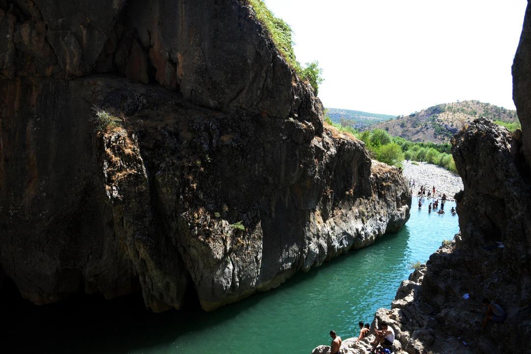 Diyarbakır'daki Birkleyn Mağaraları'na yoğun ilgi