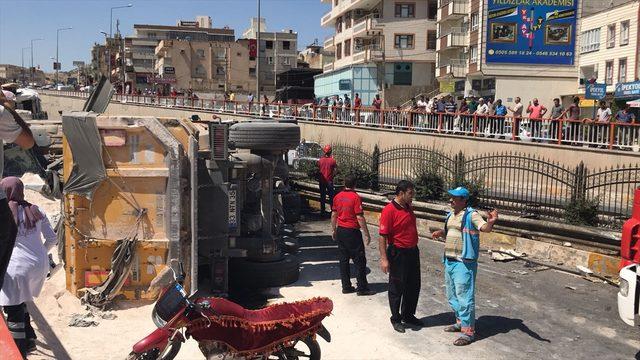 Şanlıurfa'da tır 4 araca çarptı: 5 yaralı