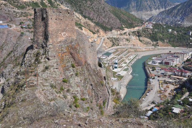 Artvin'de askeri bölge sınırından çıkarılan tarihi kale turizme açılıyor