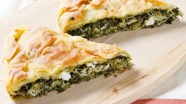 Sabah öğle akşam hiç fark etmez! Her an her öğün  yemek için can atacağınız 10 börek tarifi