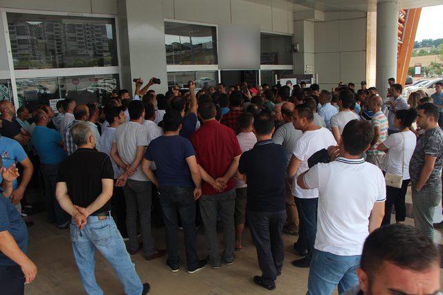 Samsun'da işten çıkarılan market zinciri çalışanları eylem yaptı
