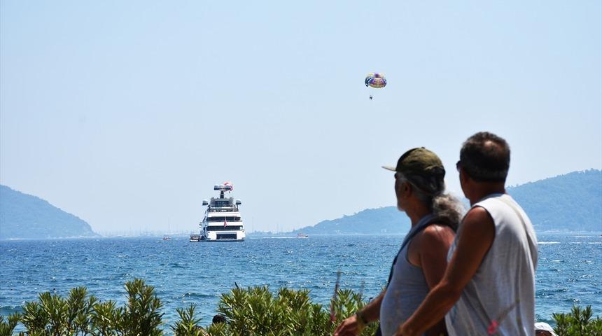 Muğla'nın Marmaris il&ccedil;esine mega misafir! Herkes onu izledi