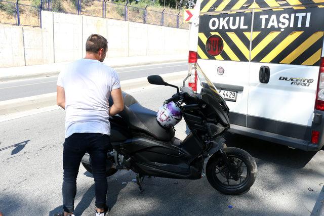 Otobüsün altında kalan motosikletli ölümden döndü