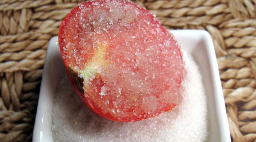 Etkisi &ccedil;ok b&uuml;y&uuml;k! Akne sorunlarını k&ouml;k&uuml;nden kurutan en doğal y&ouml;ntemler 