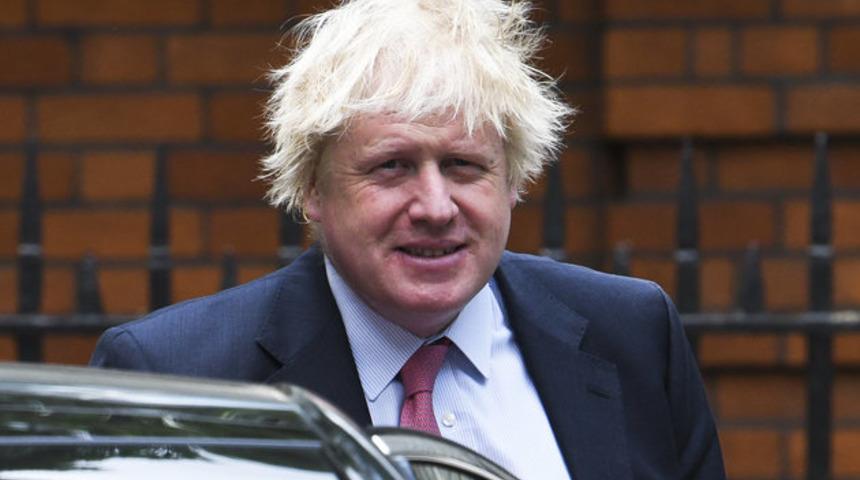 T&uuml;rk asıllı eski bakandan &ccedil;irkin 'posta kutusu' benzetmesi