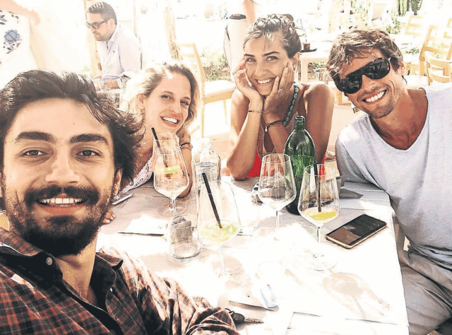 Tuba Büyüküstün ve Umut Evirgen Toskana da stres atıyor 1