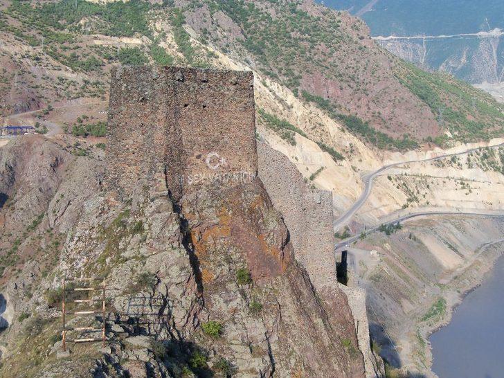 Görülen ama gezilemeyen 1000 yıllık Artvin Kalesi ziyarete açılıyor G1