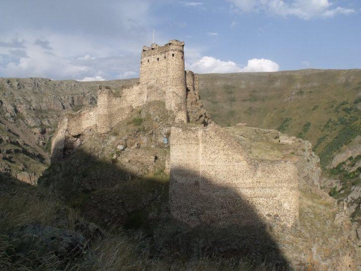 Görülen ama gezilemeyen 1000 yıllık Artvin Kalesi ziyarete açılıyor G2