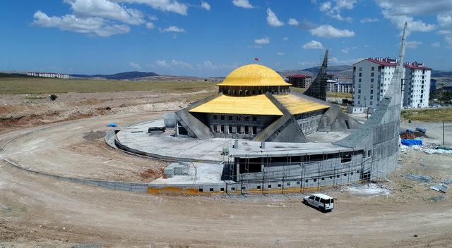 Sivas ta Ay- Yıldız Camisi y&uuml;kseliyor 2