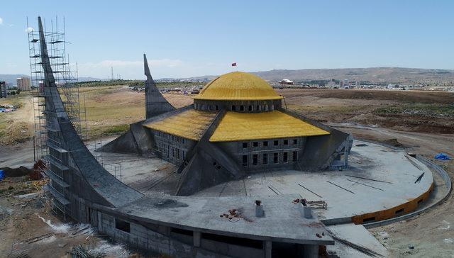 Sivas ta Ay- Yıldız Camisi y&uuml;kseliyor 3