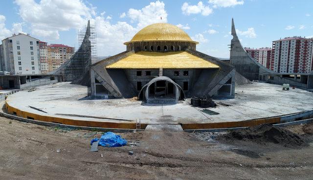 Sivas ta Ay- Yıldız Camisi y&uuml;kseliyor 4