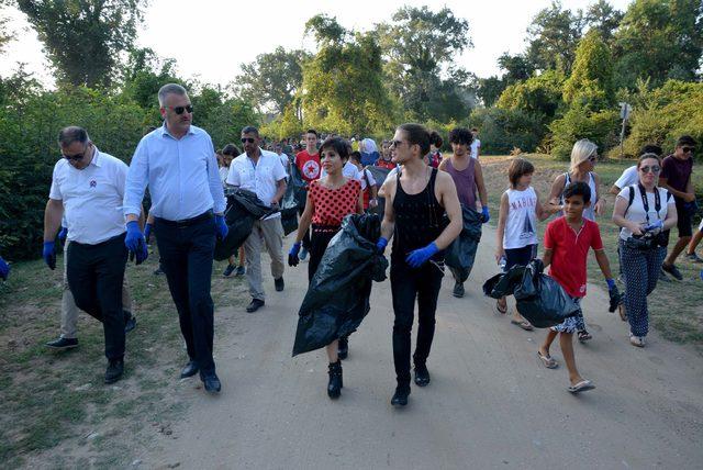 Aydilge, longoz ormanlarında çöp topladı 1