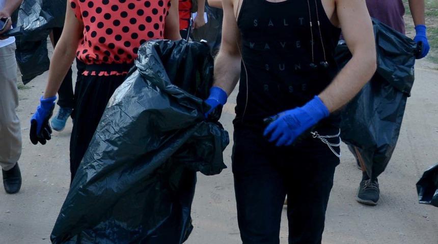 Aydilge, longoz ormanlarında &ccedil;&ouml;p topladı