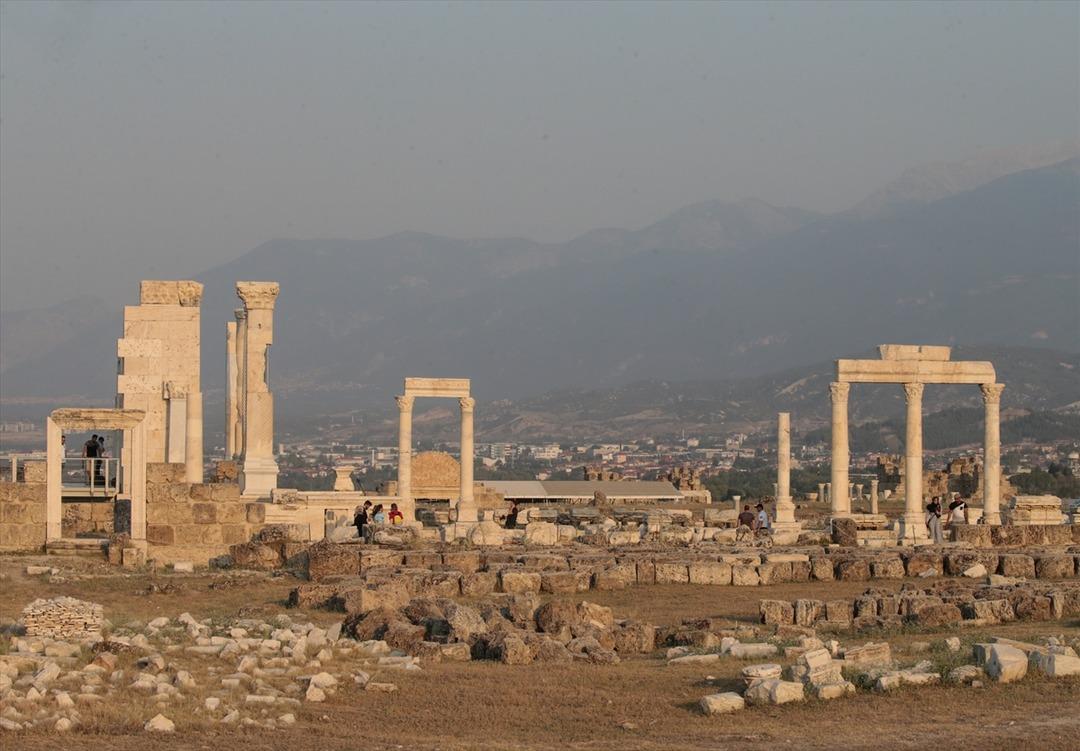 Bin 800 yıllık y&ouml;netim merkezi tarihe ışık tutuyor