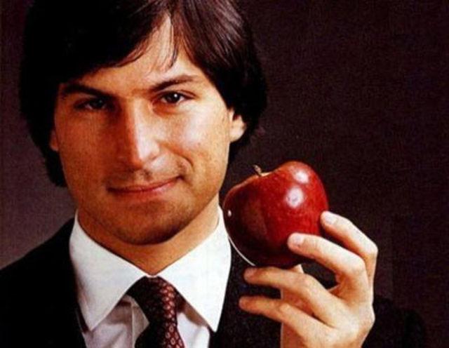 Steve Jobs öldü 7