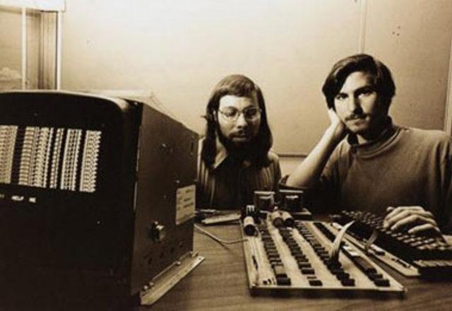 Steve Jobs öldü 13