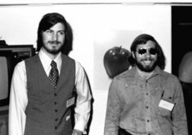 Steve Jobs öldü 14