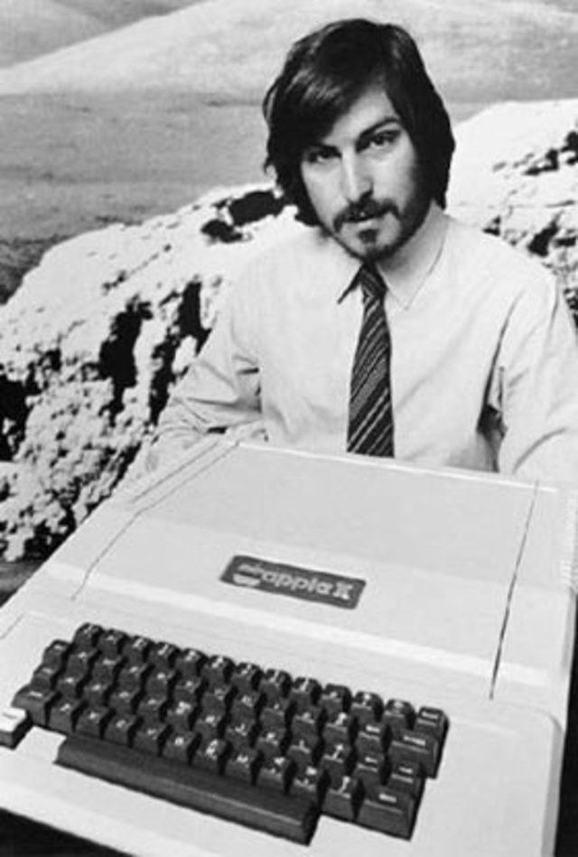 Steve Jobs öldü 16