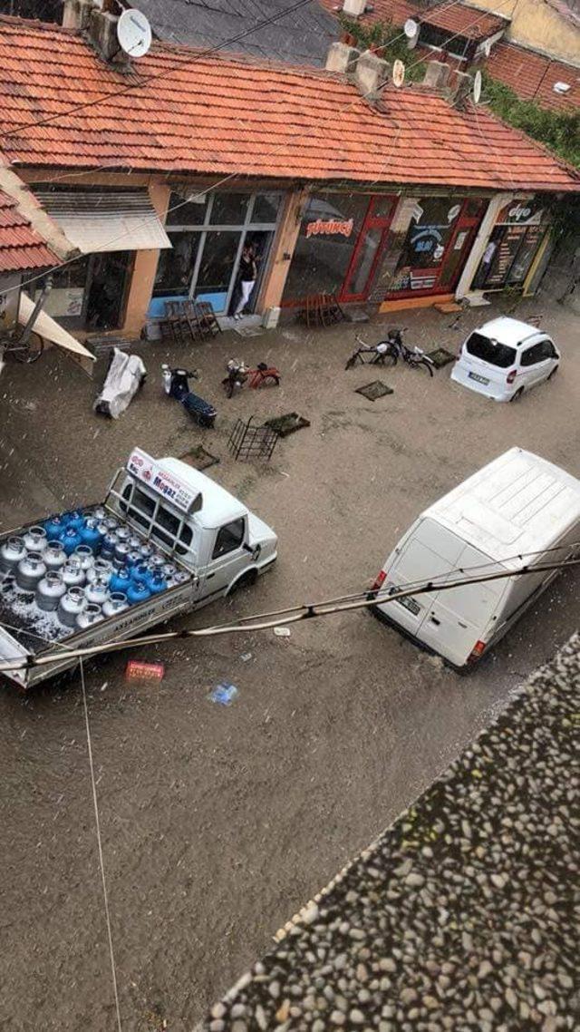 Afyonkarahisar'da yağmur, hayatı olumsuz etkiledi