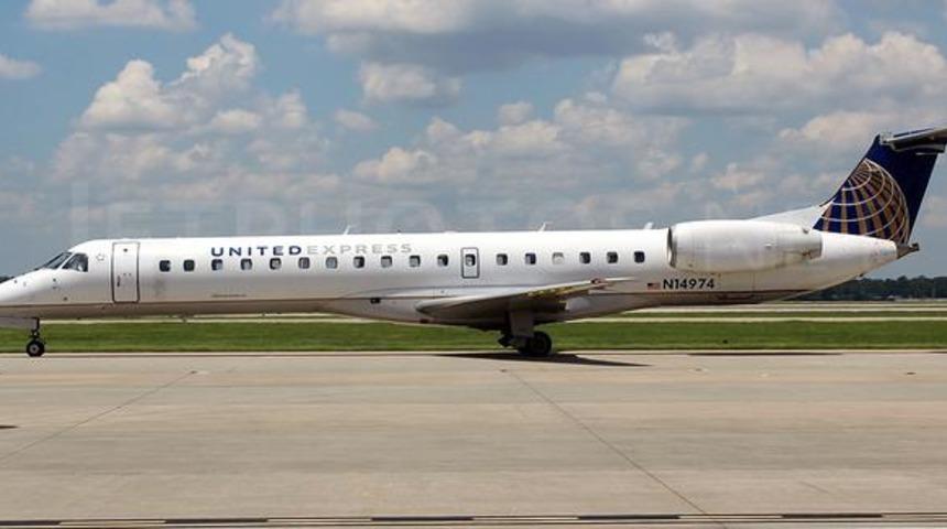 New York'ta yolcu uçağı acil iniş yaptı