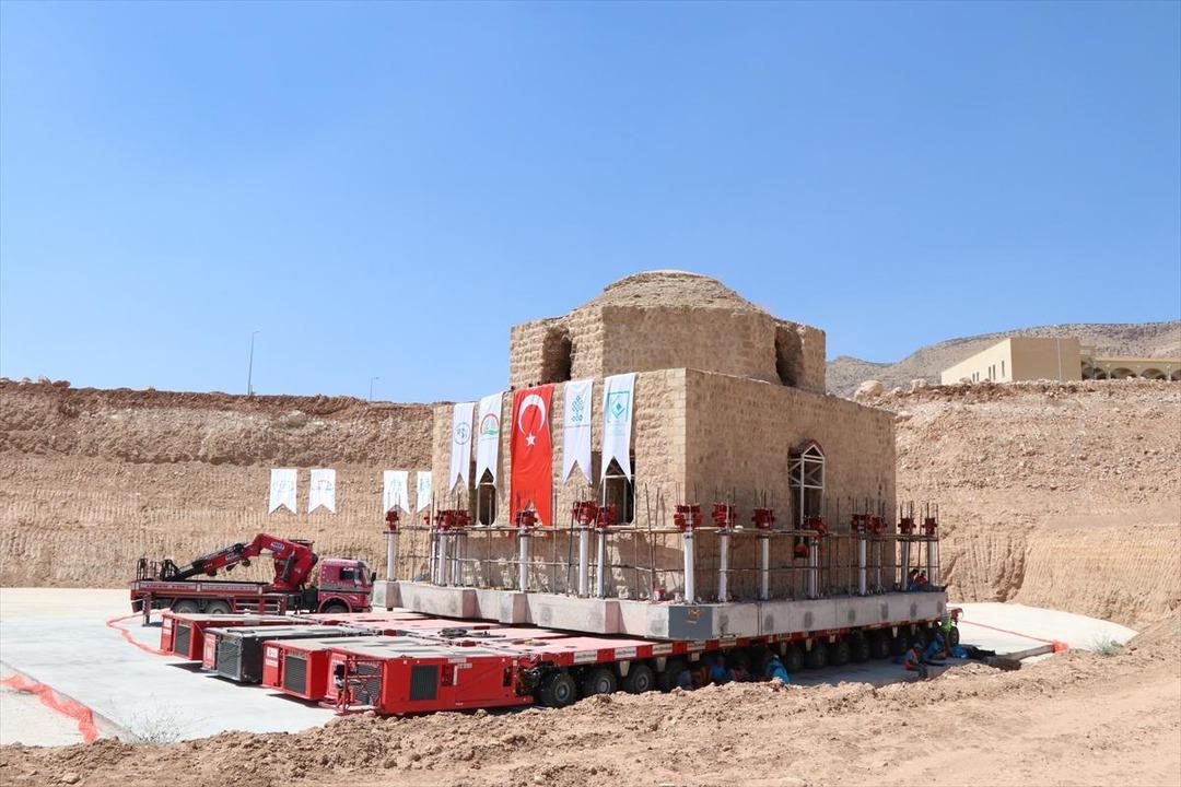 Tarihi Artuklu Hamamı yerine indiriliyor