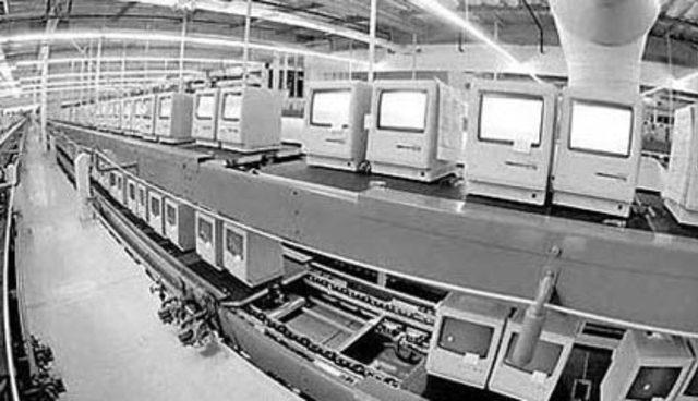 Steve Jobs öldü 23