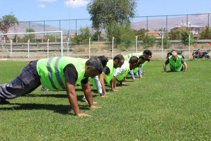 Kaçan kurbanlıkları atlı, ATV’li, drone'lu ekip yakalayacak  G1