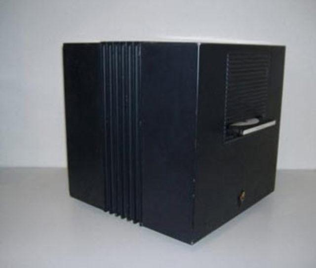 Steve Jobs öldü 26