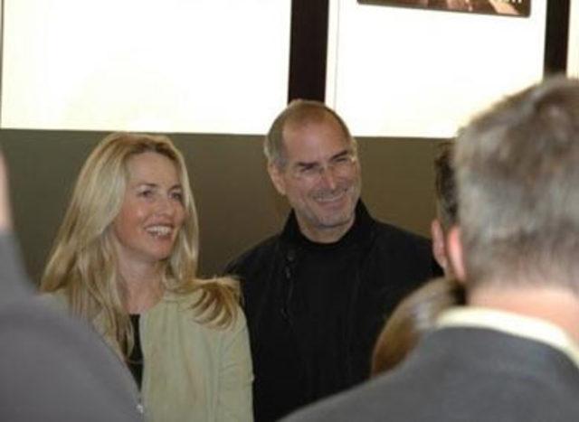 Steve Jobs öldü 28