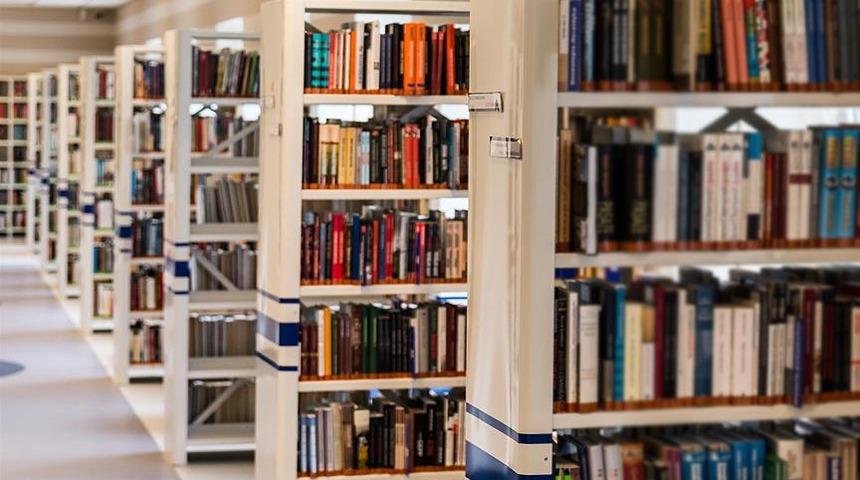 Yılanların bastığı k&uuml;t&uuml;phane karantinaya alındı