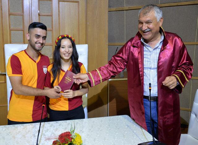 8.8.2018'de Galatasaray formalarıyla nikah