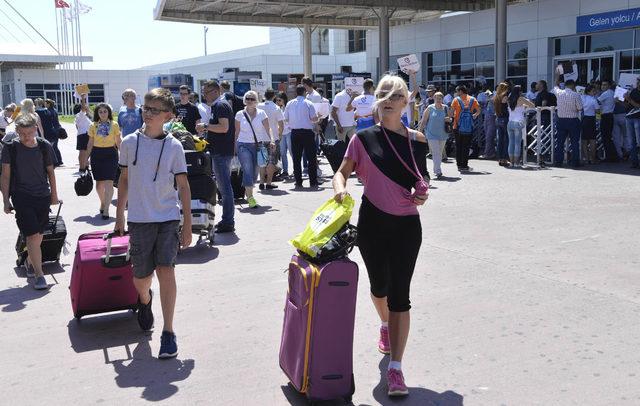Antalya Havalimanı'nda dakikada 113 yolcu trafiği