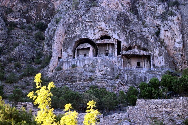 Kral Kaya Mezarları'na  turist akını G3