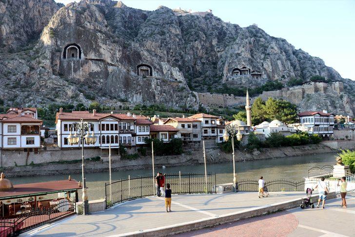 Kral Kaya Mezarları'na  turist akını G5