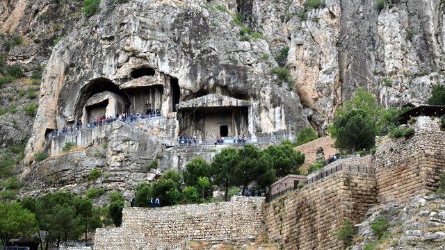 Kral Kaya Mezarları'na  turist akını