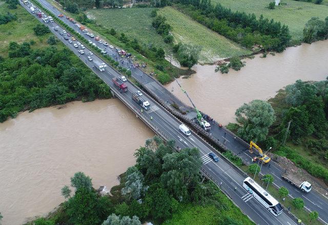 Ordu'da sel felaketi: Köprüler yıkıldı, çok sayıda kişi mahsur kaldı (2)