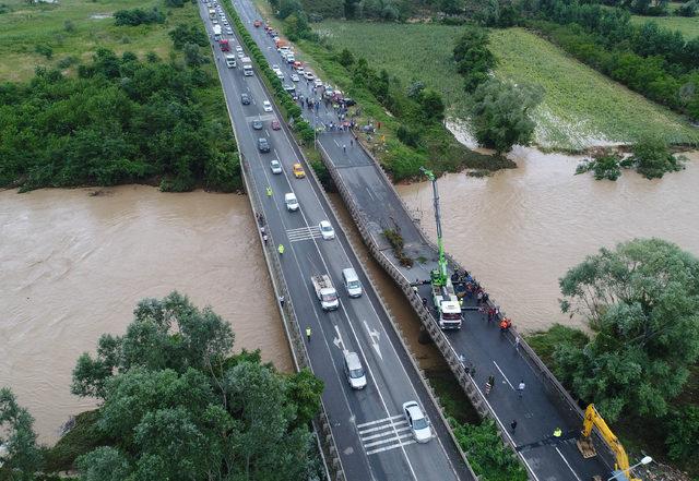 Ordu'da sel felaketi: Köprüler yıkıldı, çok sayıda kişi mahsur kaldı (2)