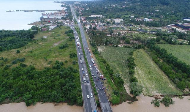 Ordu'da sel felaketi: Köprüler yıkıldı, çok sayıda kişi mahsur kaldı (2)