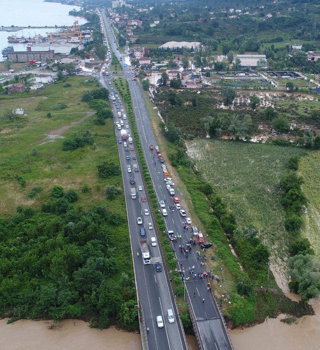 Ordu'da sel felaketi: Köprüler yıkıldı, çok sayıda kişi mahsur kaldı (2)