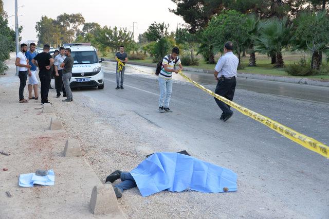 Adana'da motosiklet devrildi: 1 ölü, 1 yaralı