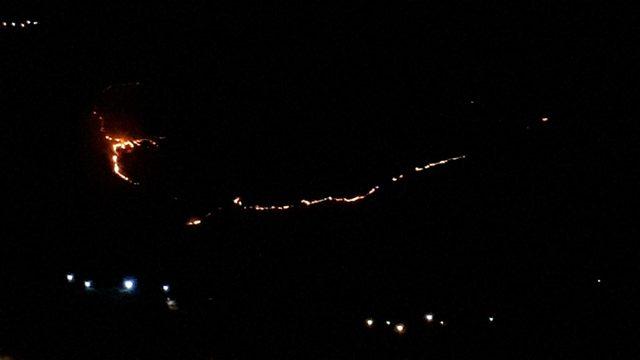 Çukurca'da askeri üs bölge yakınında orman yangını