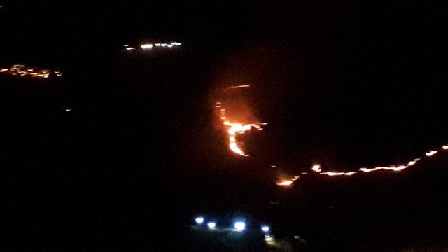 Çukurca'da askeri üs bölge yakınında orman yangını