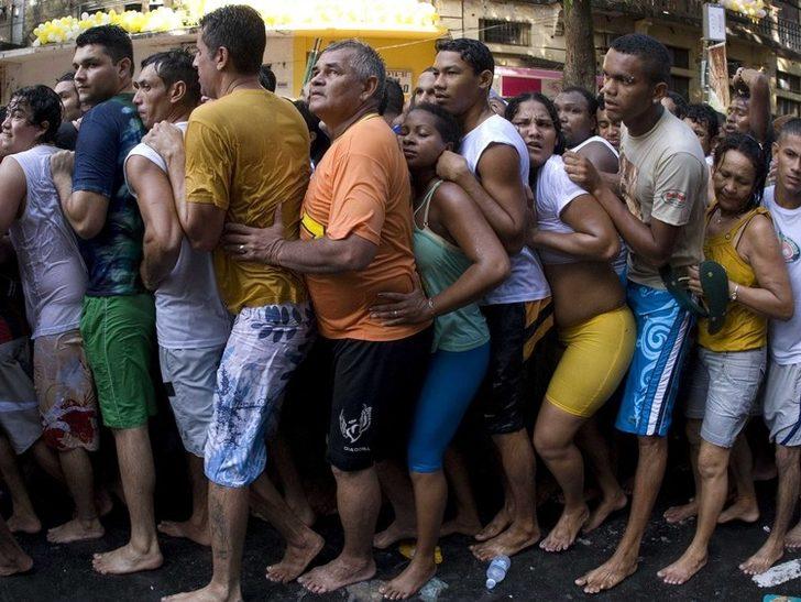 Brezilya'da bir garip an! Dünyayı şaşkına çevirdiler G1