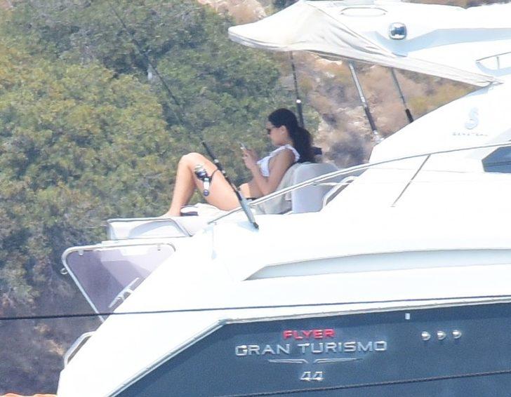 Çağatay Ulusoy'un teknesinde meçhul güzel G3