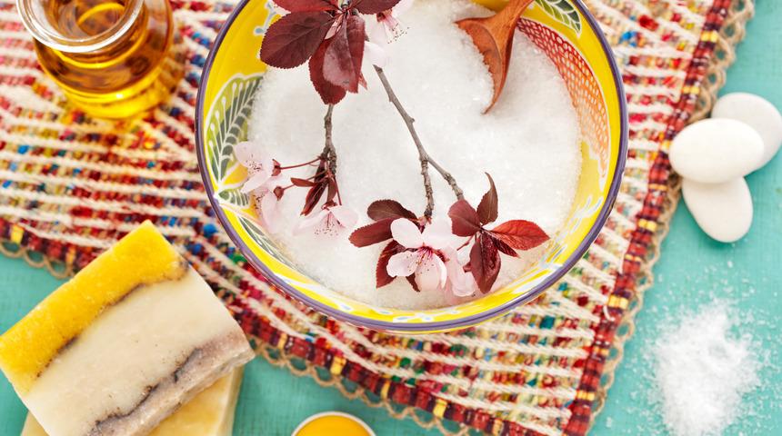 Hem bütçe dostu hem ev yapımı: İki kolay dudak peelingi 