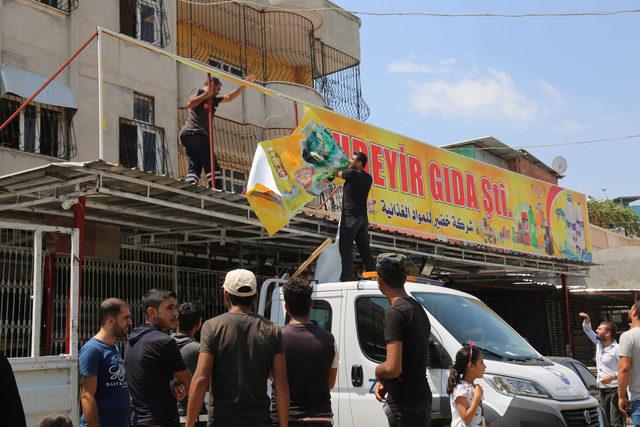 Adana'da Arapça tabela, poster ve afişler kaldırıldı