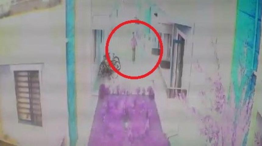 Kocaeli'de kuryeye kapıyı açan kadın hayatının şokunu yaşadı! Cinsel organını gösterdi