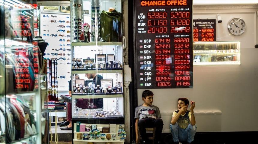 Türk Lirası'ndaki değer kaybı döviz borcu olan şirketleri nasıl etkiliyor?