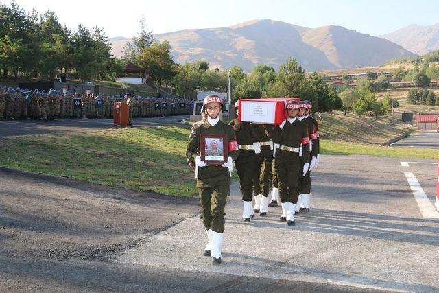 Çukurca'da üs bölgesine havanlı saldırı: 1 şehit, 5 yaralı (3)