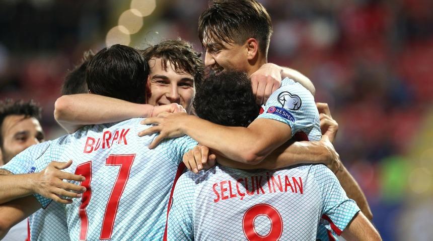 Leicester City Çağlar Söyüncü ile 5 yıllık sözleşme imzalandığını açıkladı!